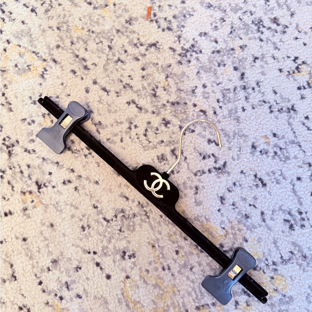 CHANEL Black and gold Hanger with Clips